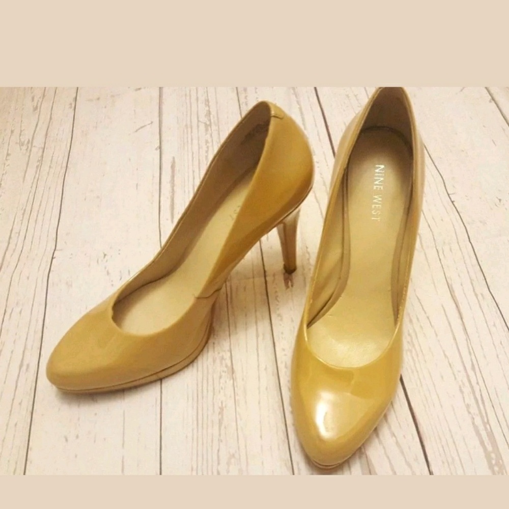 Nine West Nude High Platform Heels
Size 7.5M